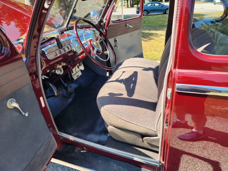 1947 Ford Super Deluxe