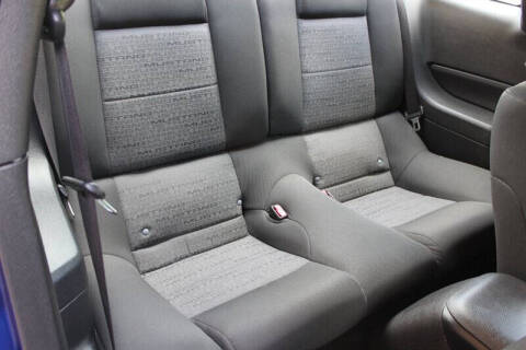 2005 Ford Mustang V6 Deluxe
