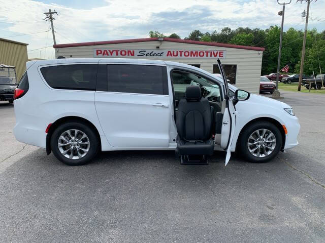 2024 Chrysler Pacifica Touring L