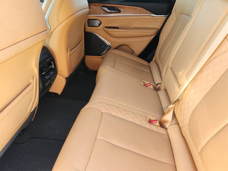 2025 Jeep Grand Cherokee Summit