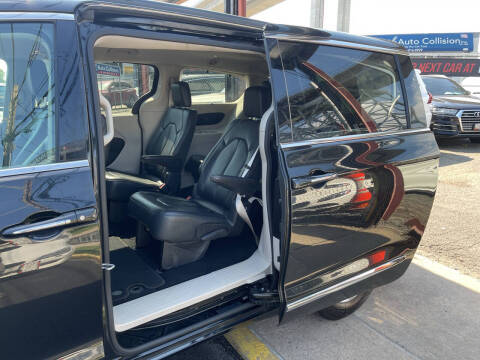 2017 Chrysler Pacifica Touring-L