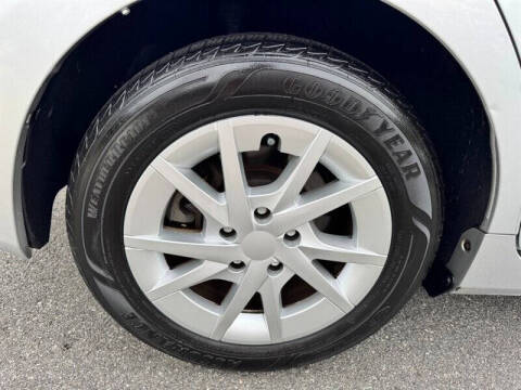 2014 Toyota Prius v Two