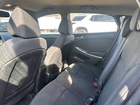 2013 Hyundai Accent SE