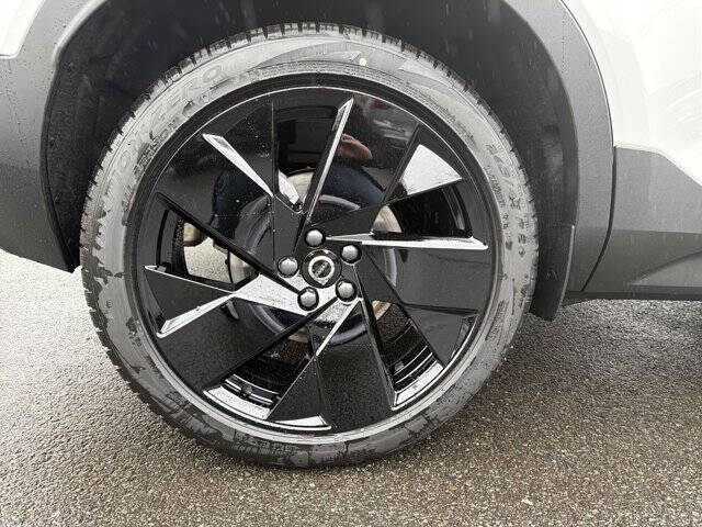 2026 Volvo XC40 B5 Ultra Black Edition