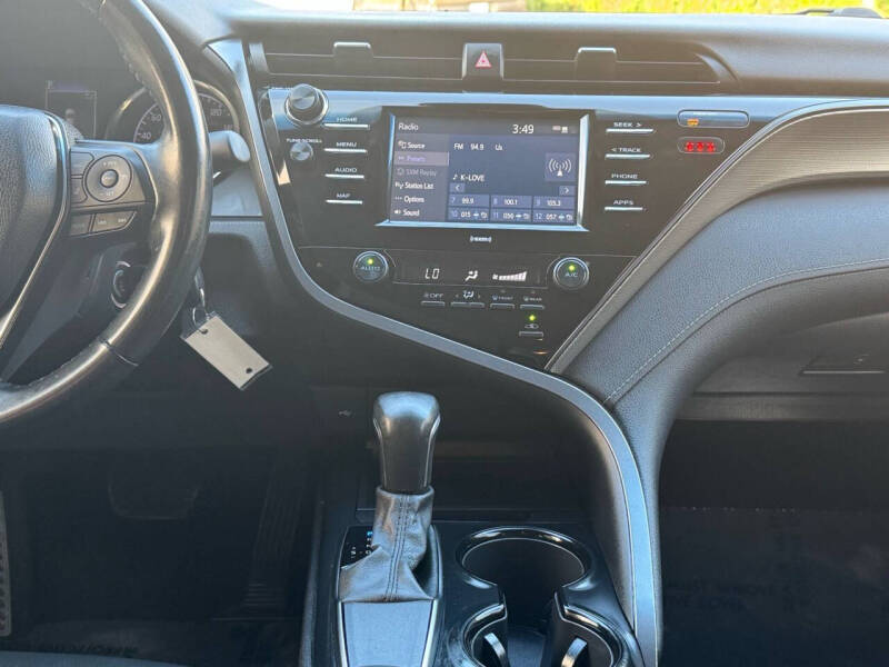 2020 Toyota Camry SE