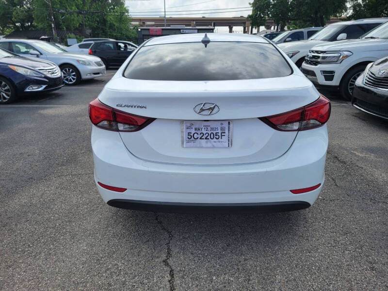 2016 Hyundai Elantra SE