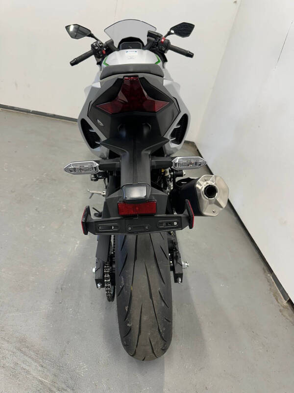 2024 Kawasaki Ninja 7 Hybrid ABS