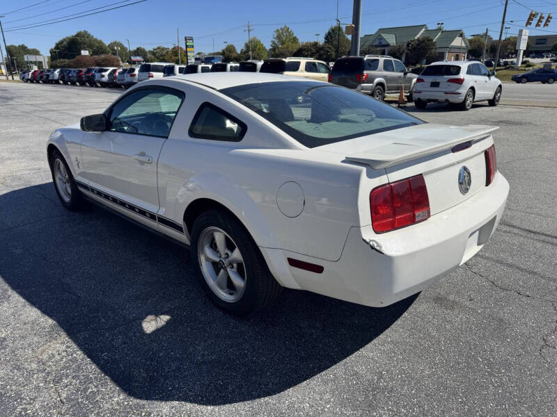 2007 Ford Mustang V6 Deluxe
