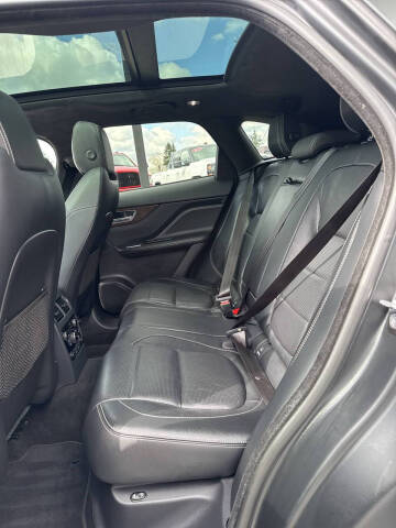 2017 Jaguar F-PACE 35t R-Sport