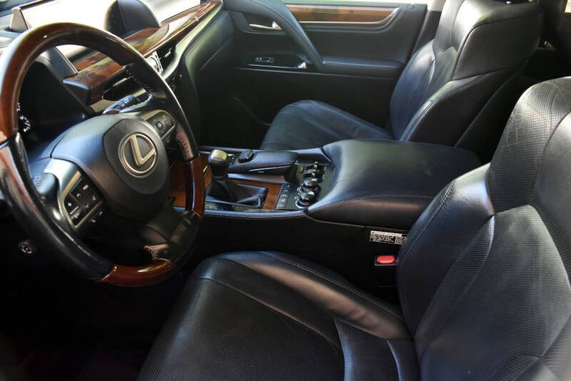 2018 Lexus LX 570 Three-Row
