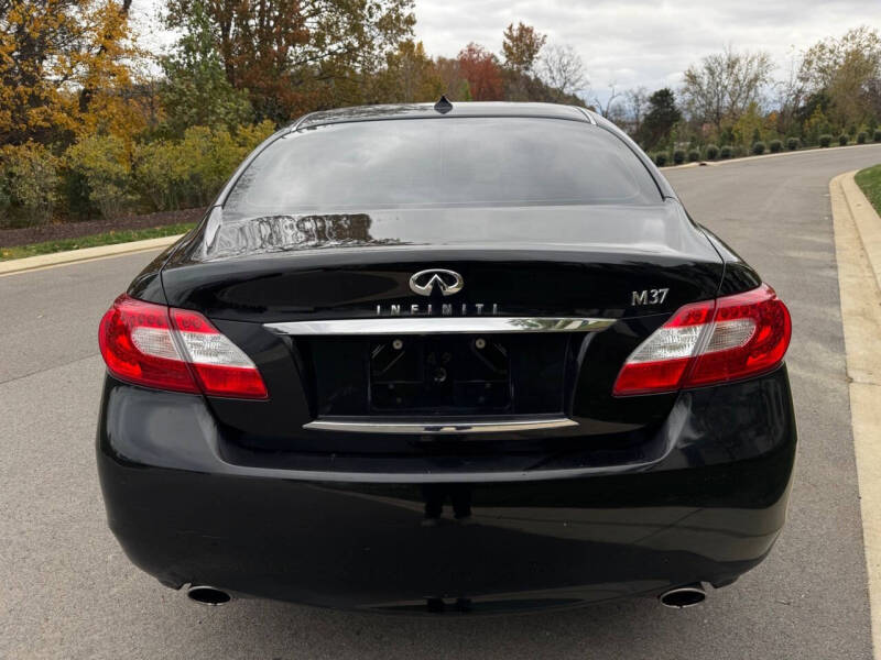 2011 Infiniti M37