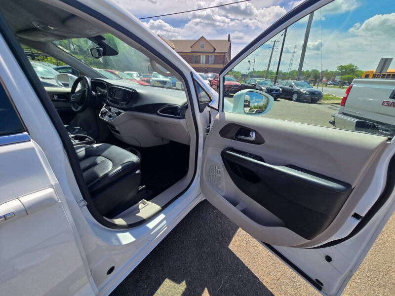 2017 Chrysler Pacifica Touring-L