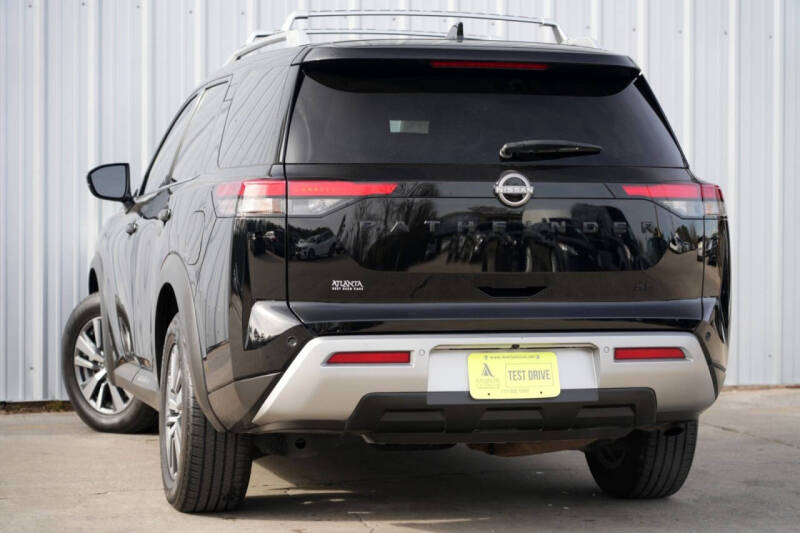 2023 Nissan Pathfinder SL