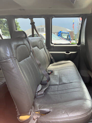 2010 GMC Savana Passenger