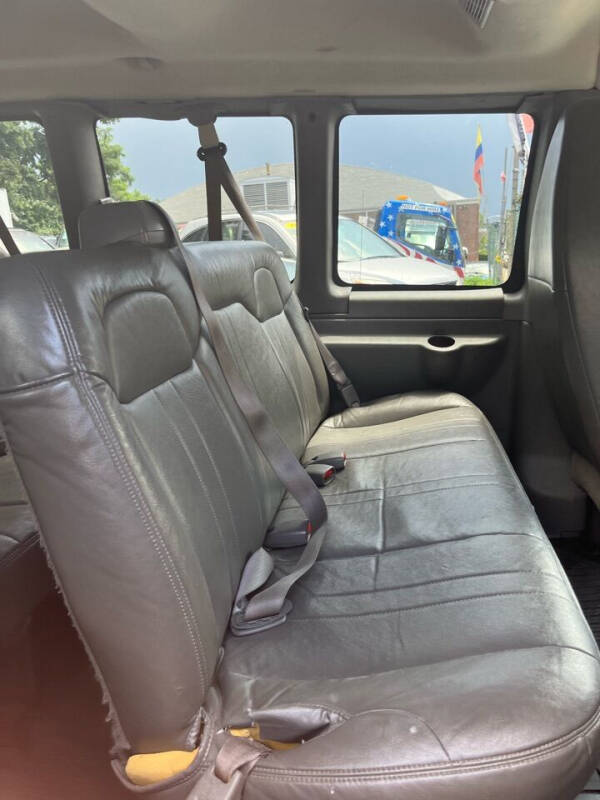 2010 GMC Savana Passenger