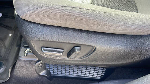 2022 Toyota Sienna LE 8-Passenger