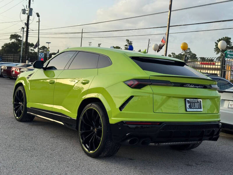 2022 Lamborghini Urus