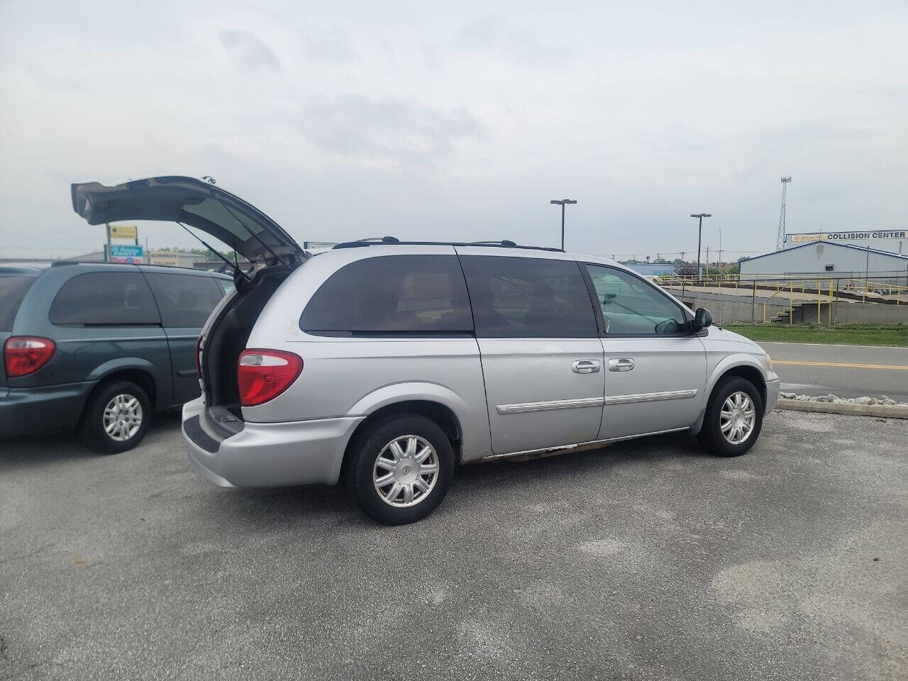 2007 Chrysler Town and Country for sale at E-Z Car Credit in Fort Wayne, IN