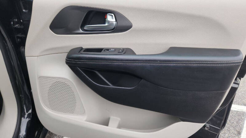 2022 Chrysler Pacifica Touring L