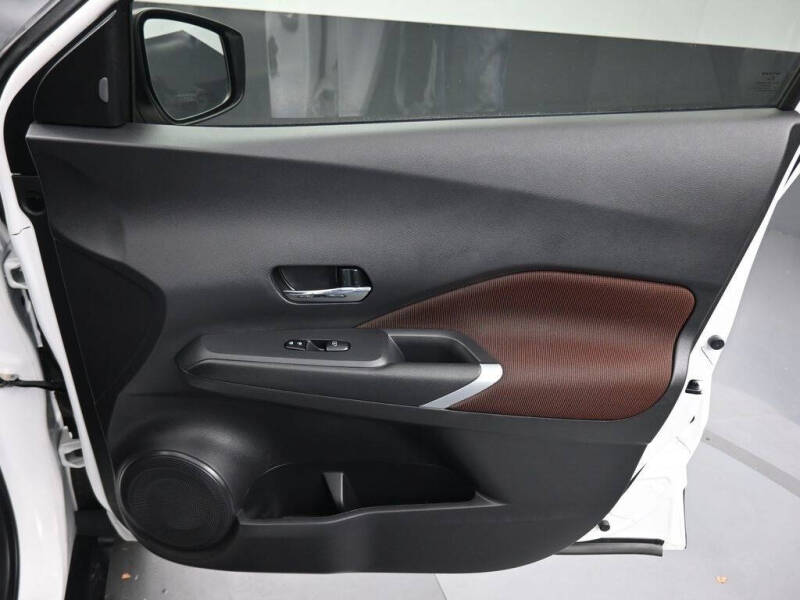 2022 Nissan Kicks SR