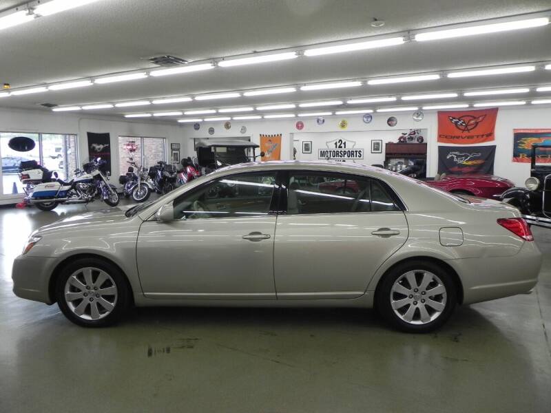 2005 Toyota Avalon for sale at 121 Motorsports in Mount Zion IL
