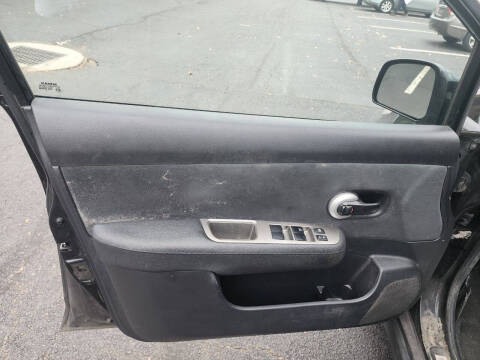 2011 Nissan Versa 1.8 S