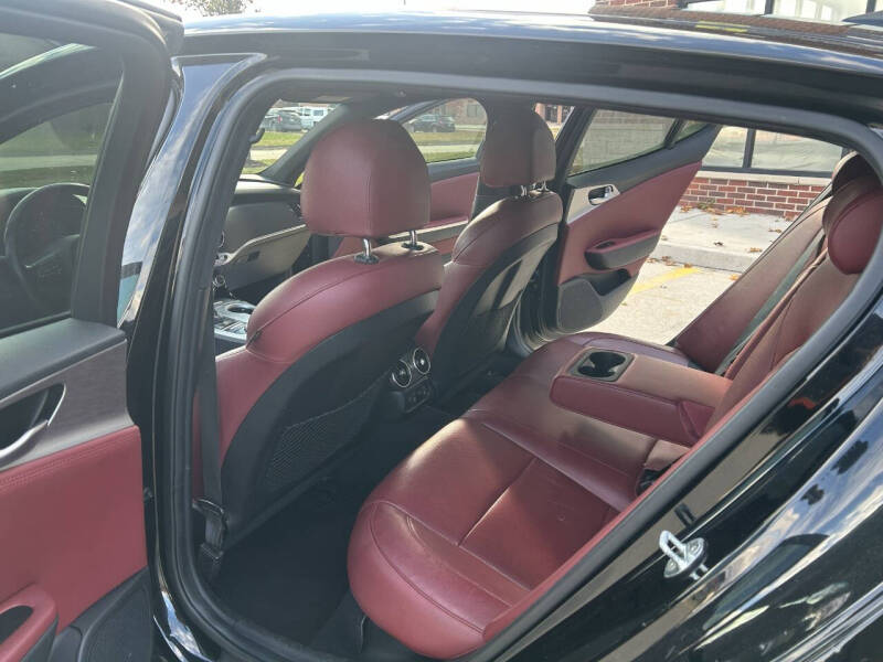 2022 Kia Stinger GT1