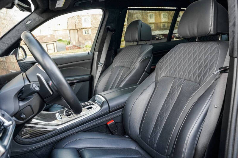 2025 BMW X7 M60i
