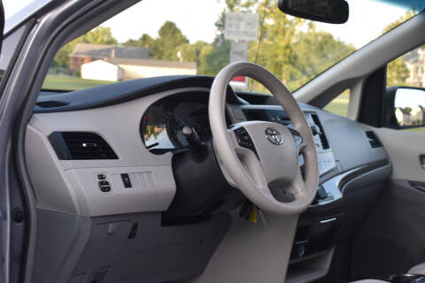 2013 Toyota Sienna LE 8-Passenger