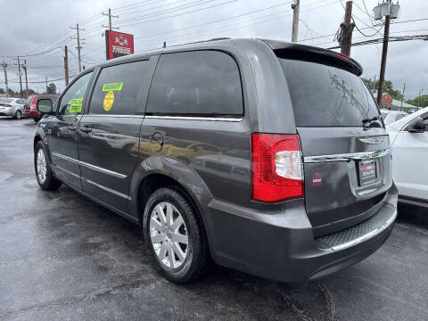2016 Chrysler Town and Country Touring