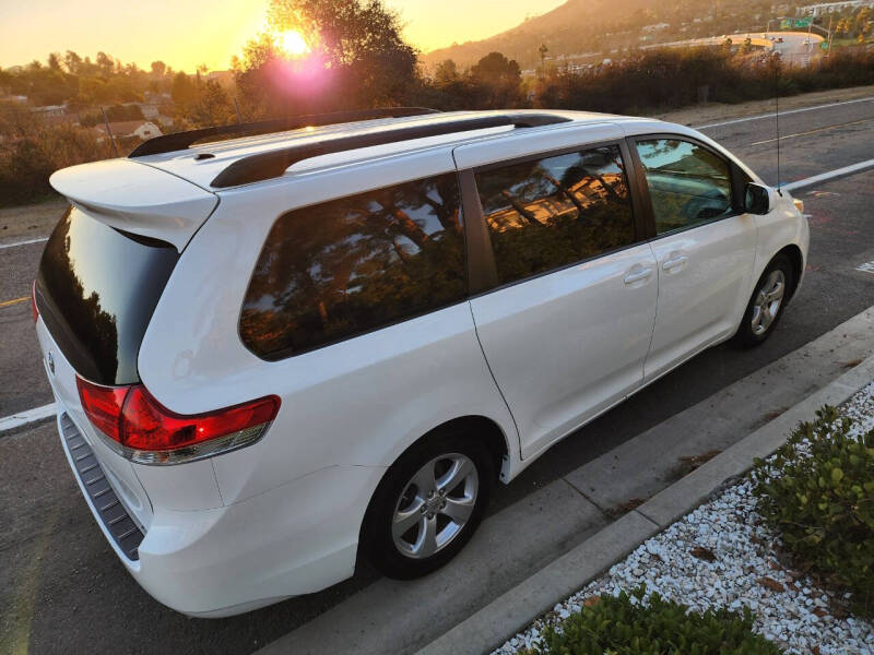2013 Toyota Sienna LE 8-Passenger