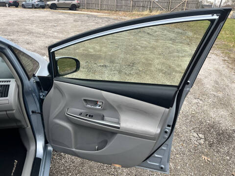 2015 Toyota Prius v Four