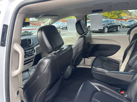 2023 Chrysler Pacifica Plug-In Hybrid Touring L