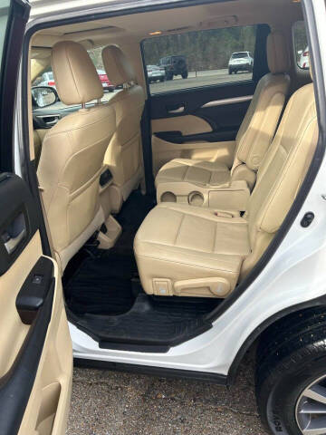 2017 Toyota Highlander SE
