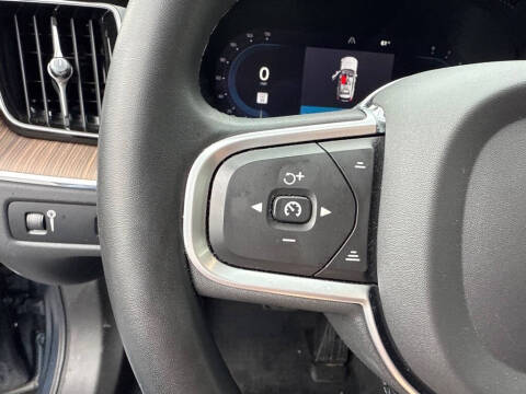 2022 Volvo XC60 B5 Momentum