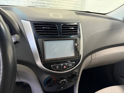 2012 Hyundai Accent SE