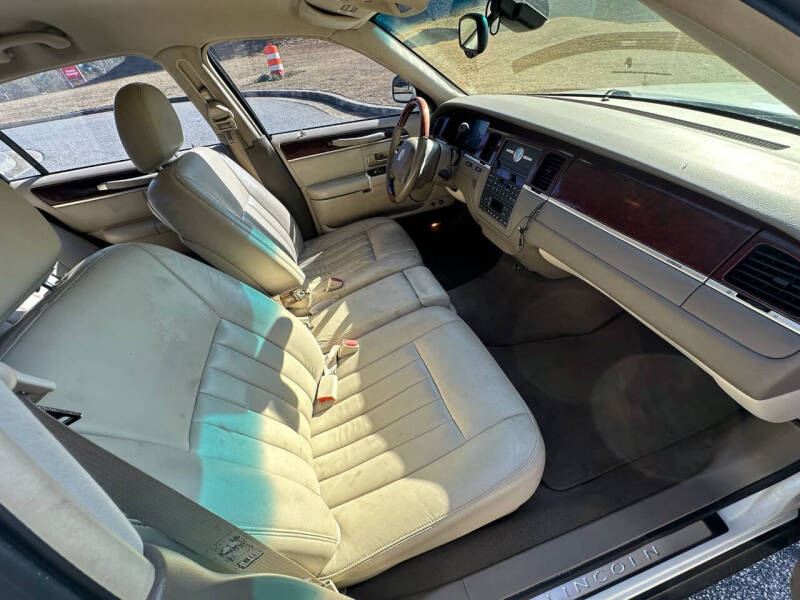 2003 Lincoln Town Car Signature