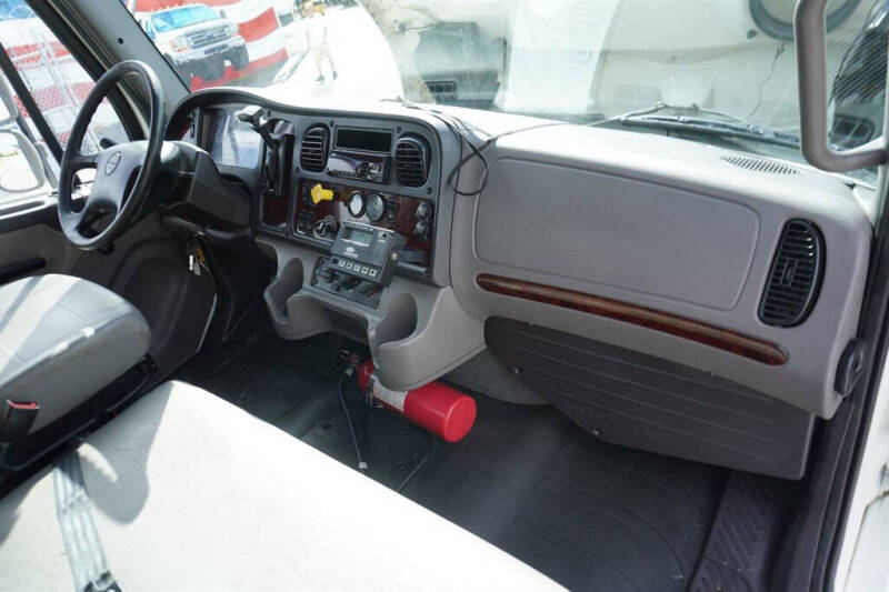 2018 Freightliner M2 106