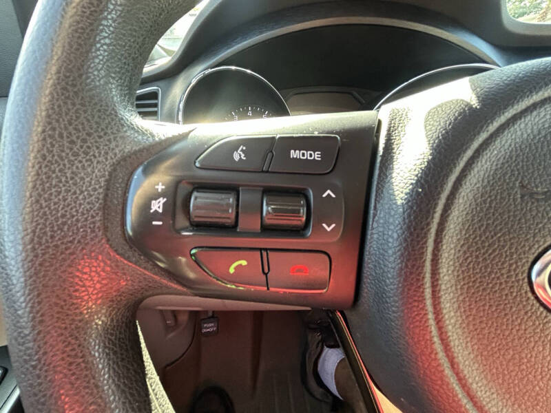 2016 Kia Sedona LX
