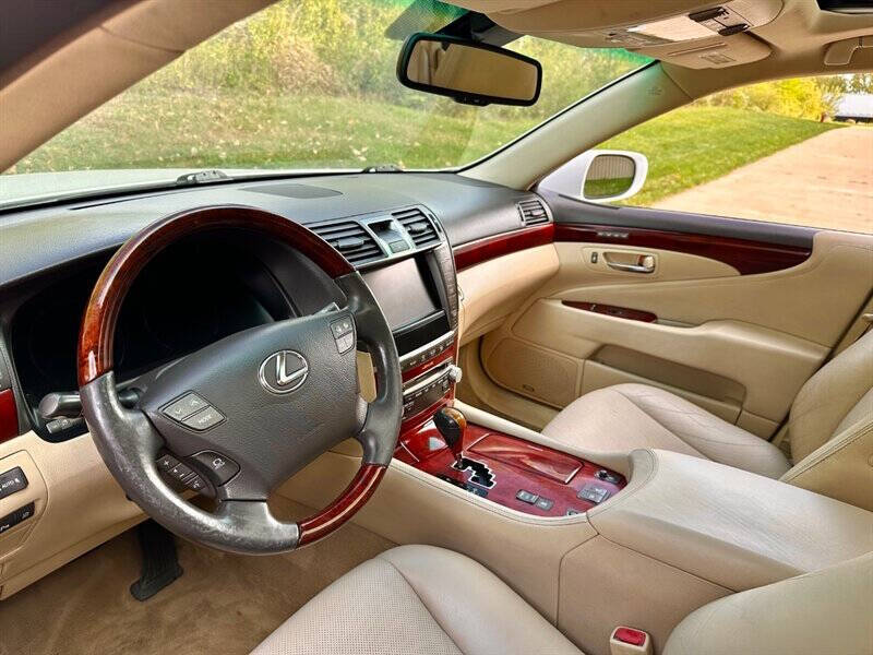 2012 Lexus LS Base photo 17