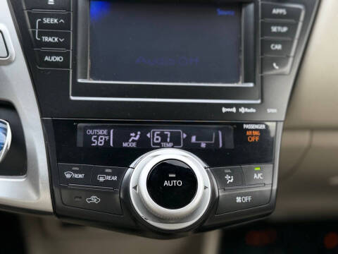 2013 Toyota Prius v Five