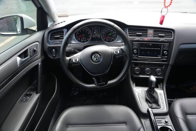 2020 Volkswagen Golf TSI