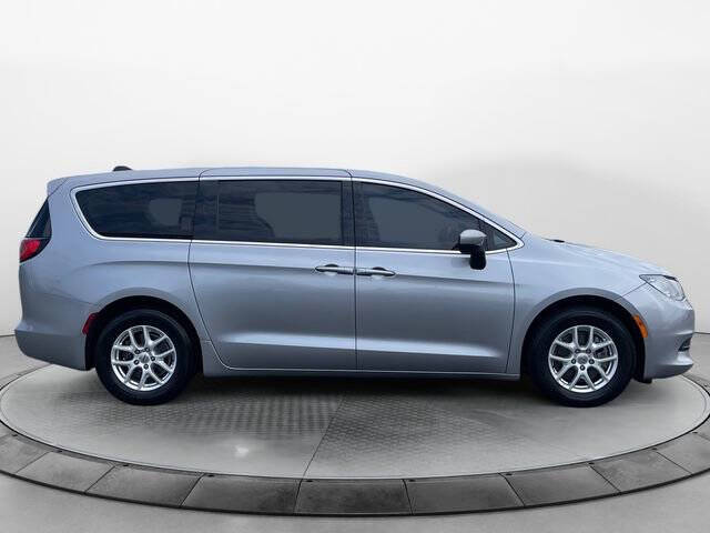 2021 Chrysler Voyager LX
