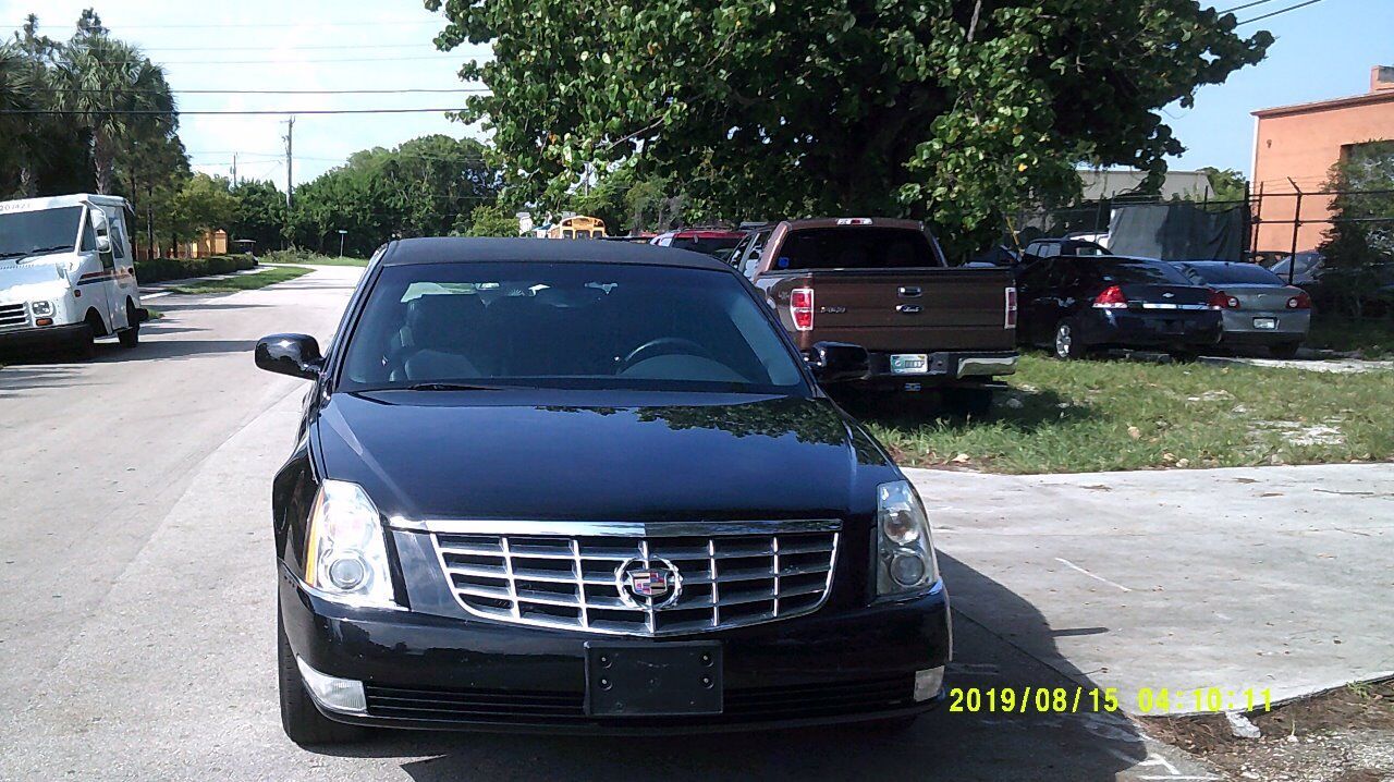 2010 Cadillac DTS Limousine - $12,950