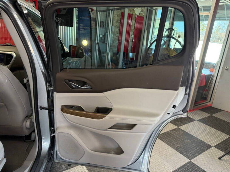 2023 GMC Acadia SLE