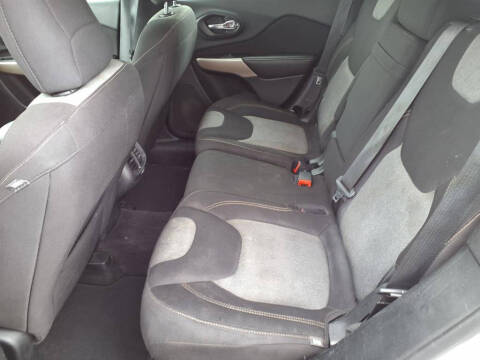 2017 Jeep Cherokee Sport