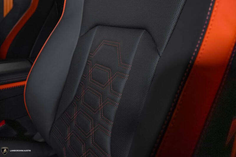 2025 Lamborghini Urus SE