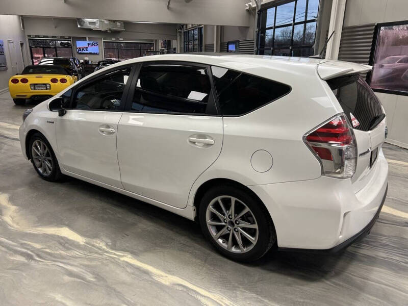 2016 Toyota Prius v Five