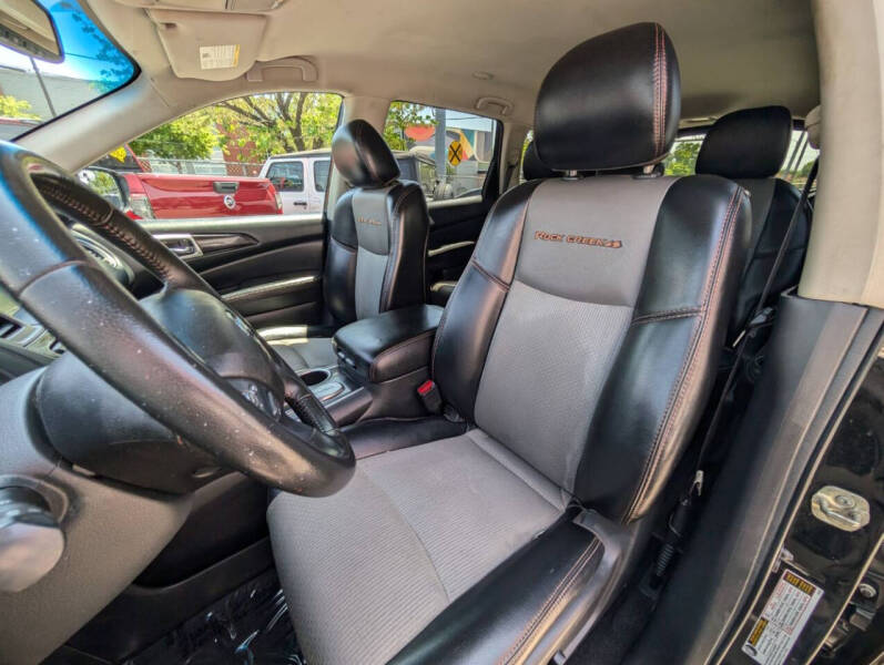 2020 Nissan Pathfinder SV