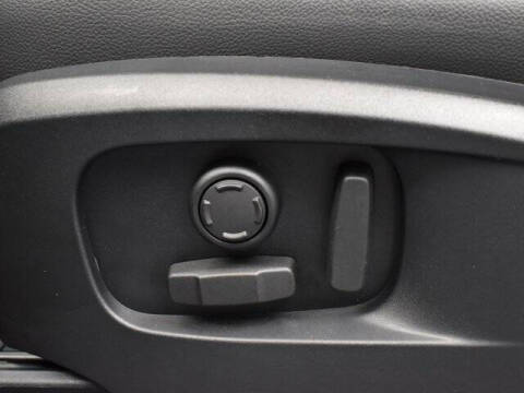 2023 Land Rover Defender 90 SE